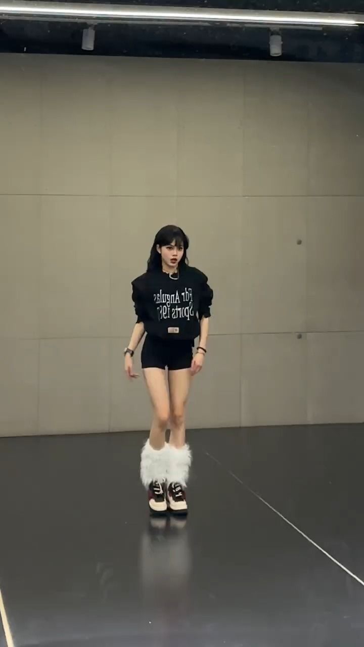 jennie和lisa开头互相叫对方名字好有感觉啊