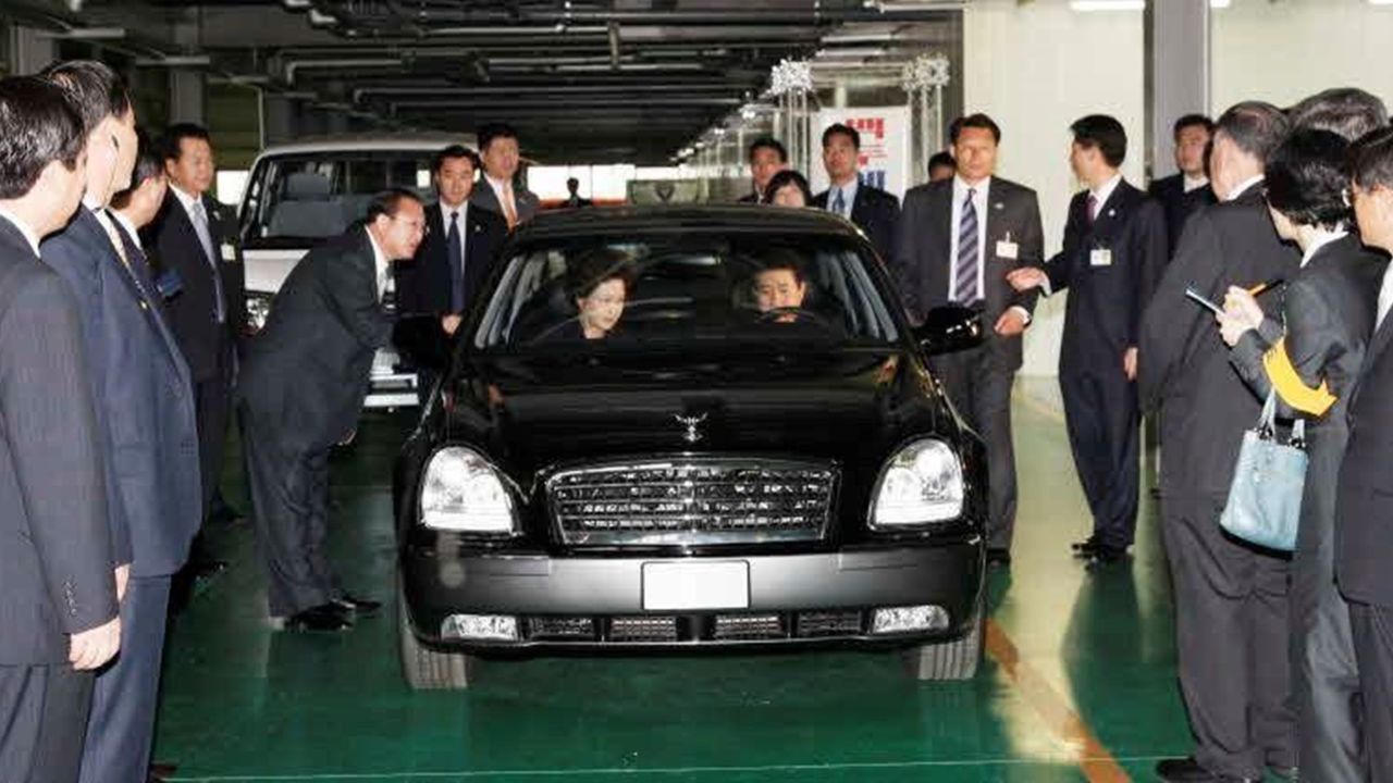 朝鲜最高级轿车入驻我国,长5.1米,看到车标那一刻网友乐了