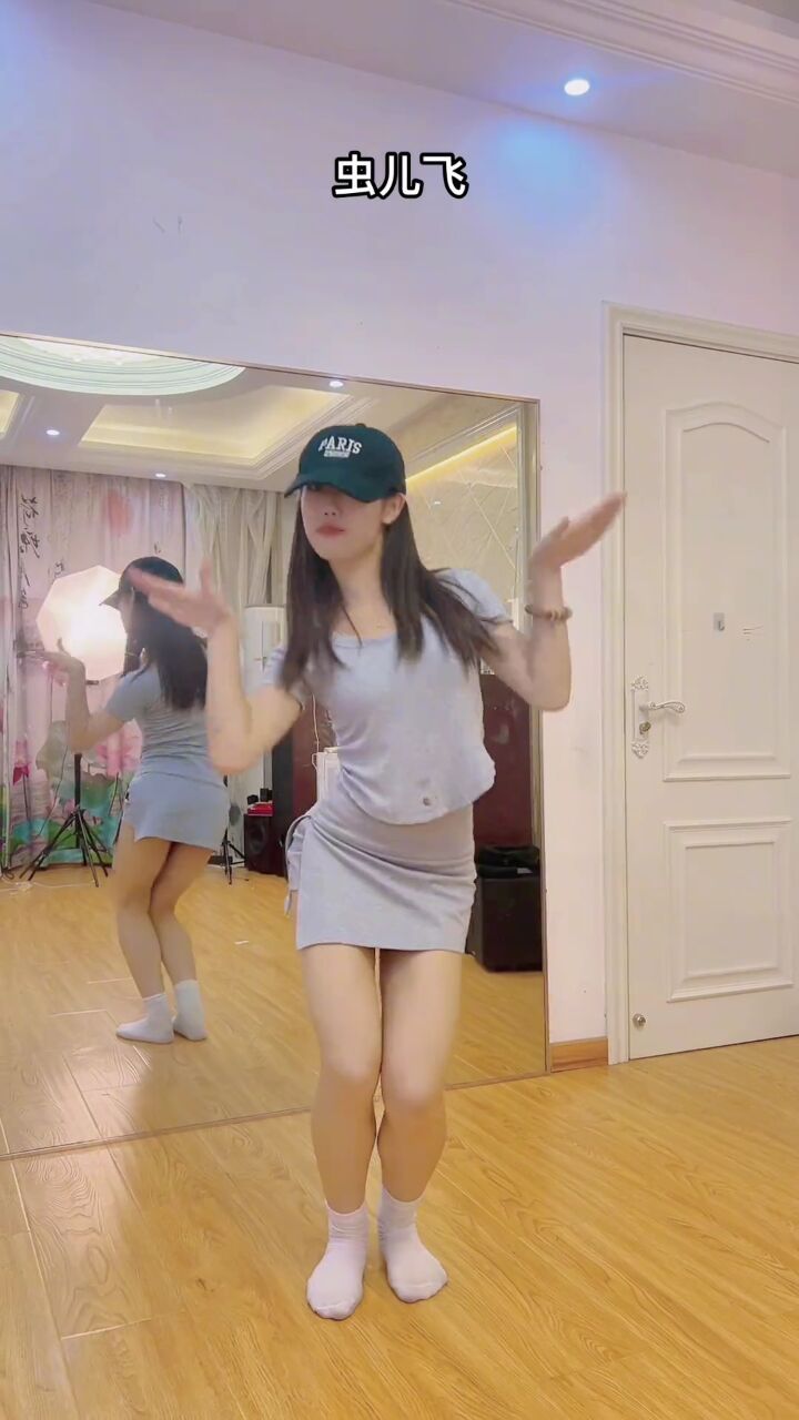 虫儿飞 #虫儿飞手势舞 #浅跳一下 #零基础学舞蹈 #丝滑小连招