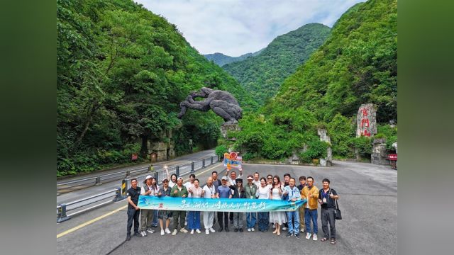 神奇神秘神农架# 走进官门山景区探索神农架的起源和发展官门山景区位于神农架林区木鱼镇,以“探索、发现”为主题,是集地质科考、生态研究、科研科...