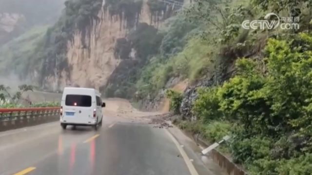 云南怒江遭遇强降雨,致多地出现山体滑坡,泥石流灾害