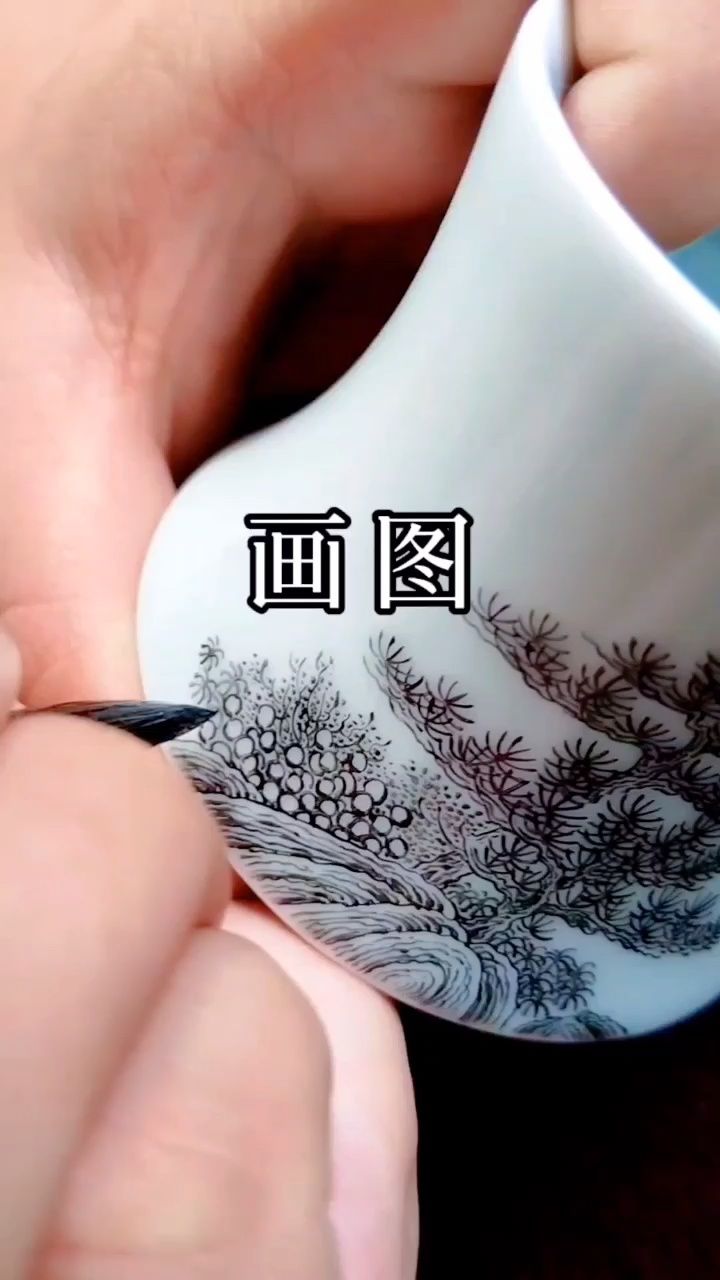 每日画一画,,#手绘陶瓷 #绘画过程分享 #带你走进画里