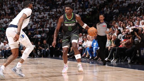 《TOP时刻》【原声】31日NBA五佳球 小琼斯迎面大帽戈贝尔 爱德华兹晃倒防守三分手起刀落