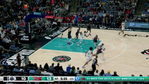 《NBA全场集锦》如入无人之境！小德里克-琼斯杀进篮下双手暴扣得手
