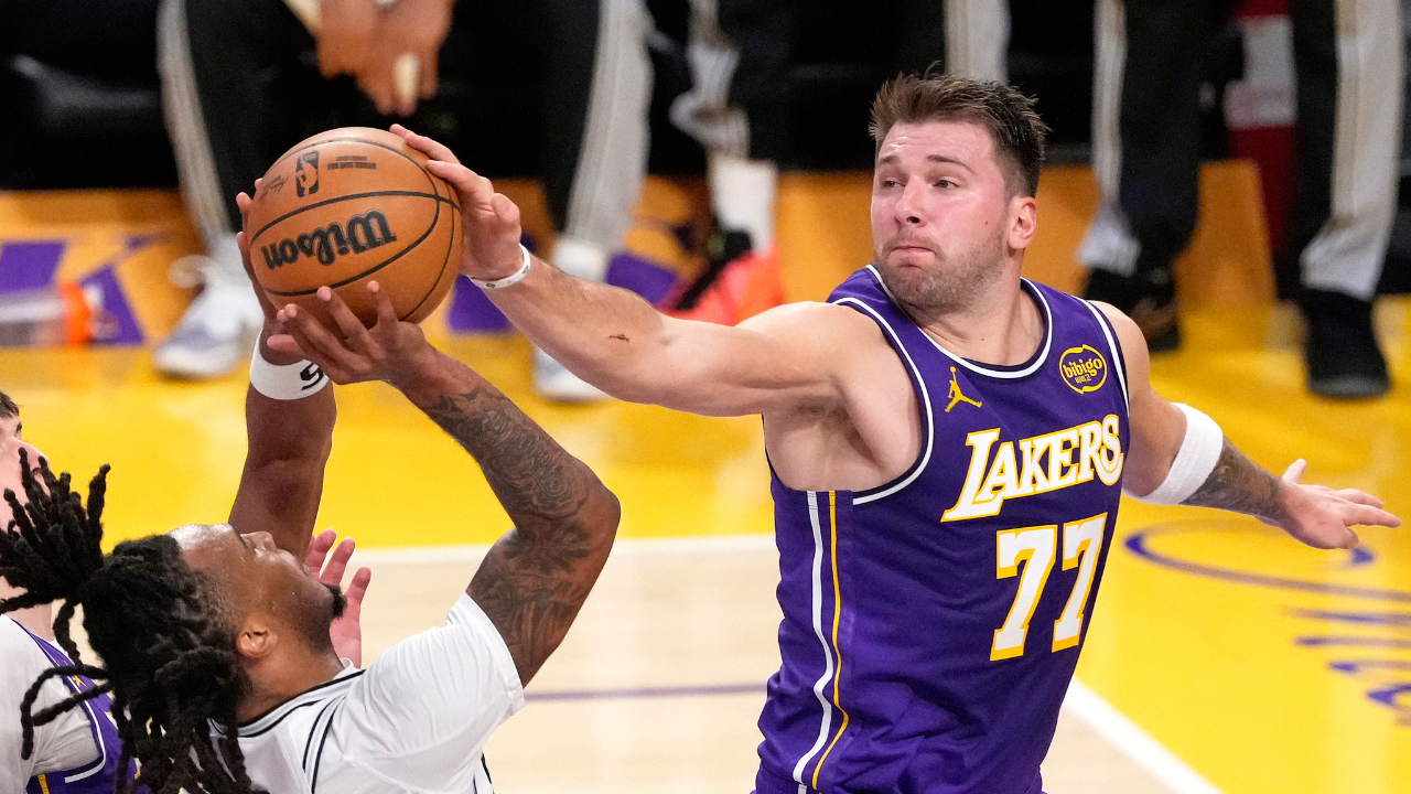 马刺vs湖人精华回放 文班亚马19+8犯满离场东契奇独揽35+9+13