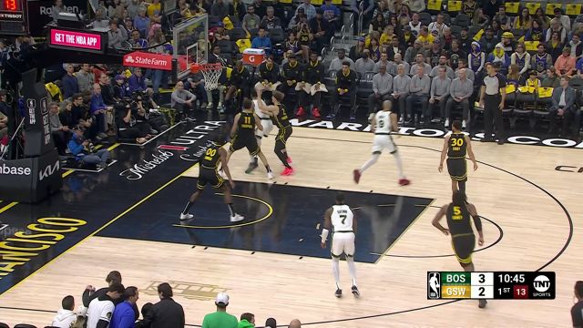 准的头皮发麻 怀特开场外线甩狙连进两记精准三分