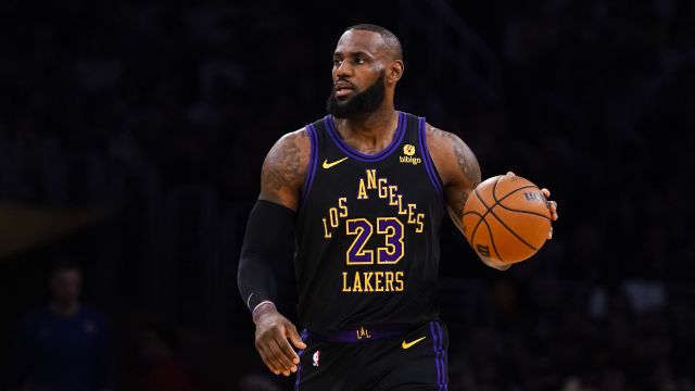 詹姆斯vs尼克斯集锦 空砍25+11+11无奈败北