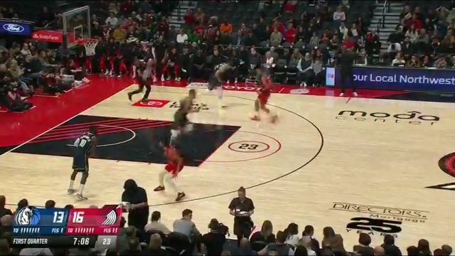 NBA常规赛：独行侠vs开拓者第1节中文解说回放