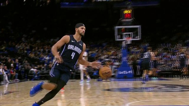 这就是防守的嗅觉！萨格斯抢断+360°暴扣贡献视觉盛宴