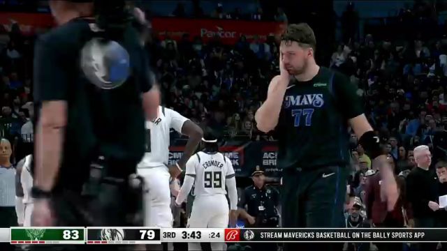 雄鹿vs独行侠第3节英文原声回放