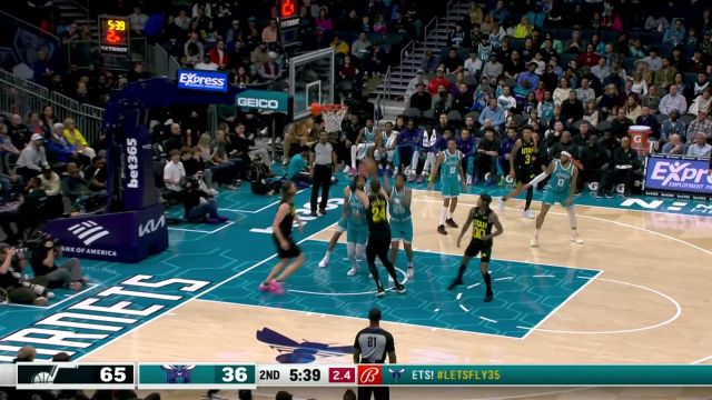 禁区之中只手遮天 理查兹伸出长臂大帽凯斯勒