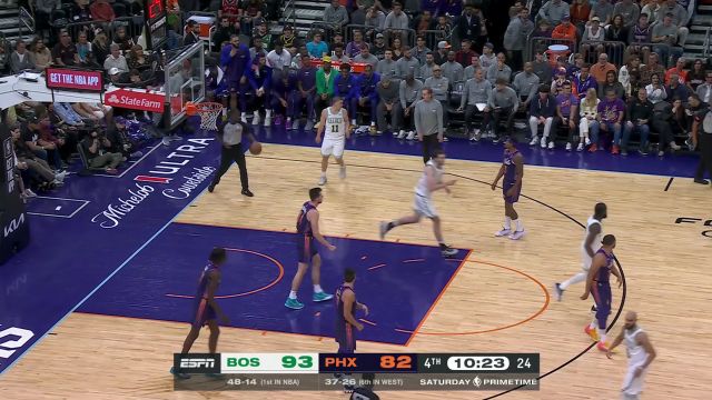 攻传两端皆有建树！布朗夹缝妙传助攻克奈特空切重扣