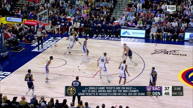 长久以来的默契展现！约基奇高抛喂饼助攻戈登空接暴扣炸筐