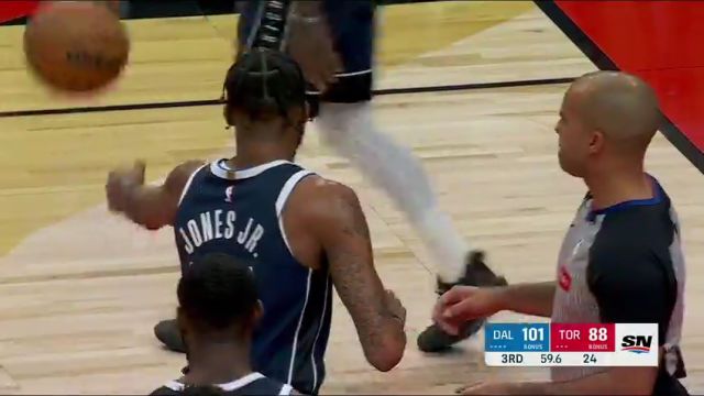 NBA常规赛：独行侠vs猛龙第3节中文解说回放