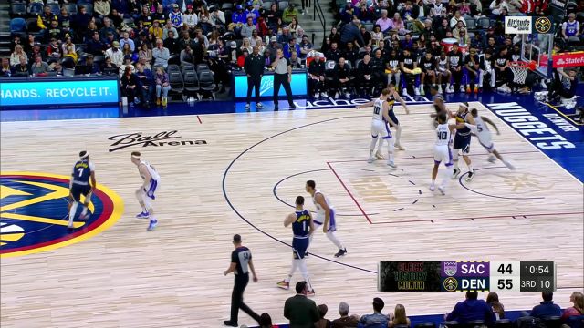 一路火花带闪电！约基奇人缝手递手助攻戈登展腹重扣