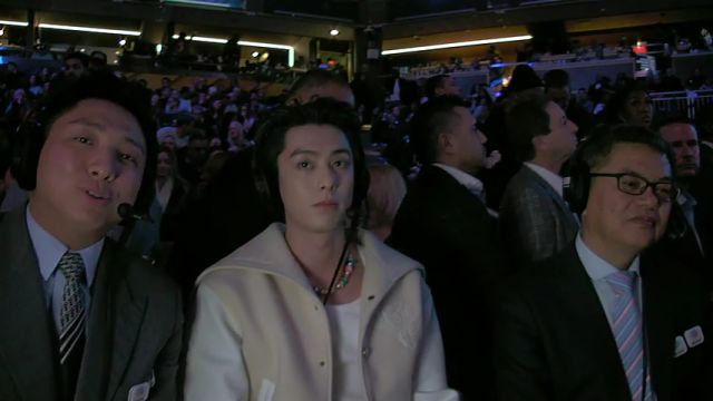 王兆丰问及王鹤棣观赛感受：看到了偶像詹姆斯的扣篮很满足 希望哈利今天能拿到MVP