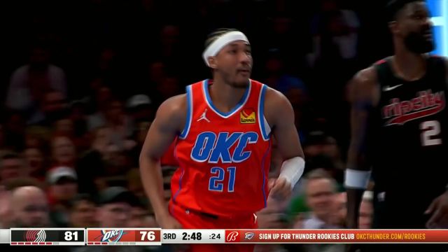 亚历山大抢断直捣黄龙发起妙传 维金斯拍马赶到双手大力扣篮