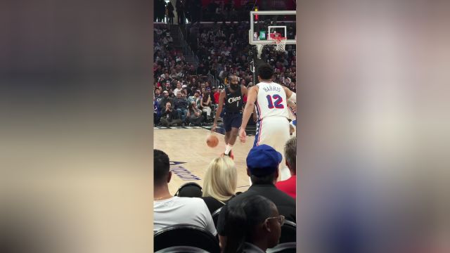 现场直击！乔治干拔三分+大帽哈里斯引爆全场