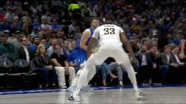 NBA常规赛：步行者vs独行侠第1节英文原声回放