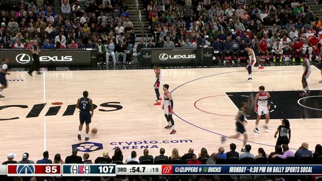 总有种出手就能进的感觉 莱昂纳德无情三分箭正中靶心