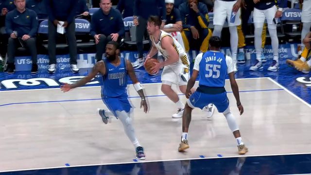 独行侠出现失误 马图林抓住机会三分再下一城