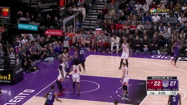 传的恰到好处！莱尔斯突破分球篮下的莱恩无人防守暴扣吃饼