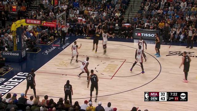 把握每个反击的机会！哈克斯抢断快攻持球推进妙传阿德巴约空接暴扣