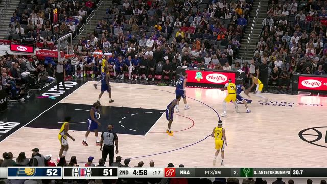 抢断反击长驱直入 乔治大步流星快攻暴扣行云流水