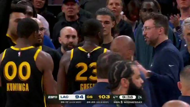 恶意犯规！普拉姆利不满之前判罚拿波姐撒气引冲突 卢指导遭驱逐