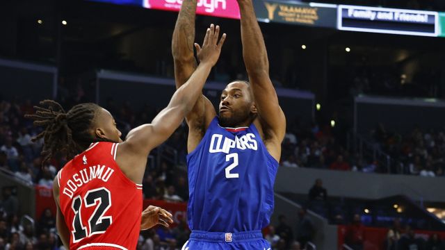 莱昂纳德vs公牛集锦 里突外投势不可挡 全场拿到19分