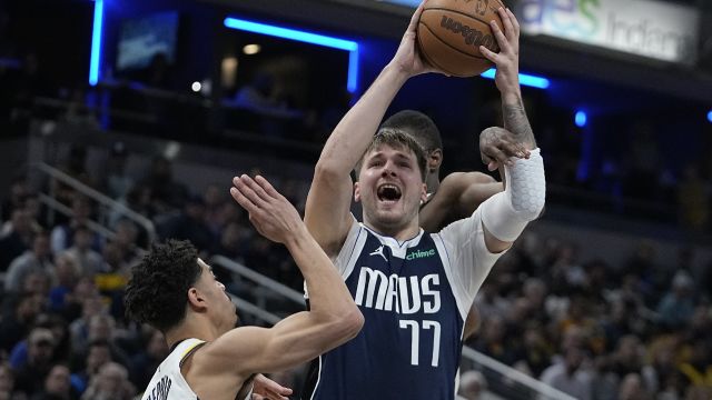 东契奇vs步行者集锦 空砍33+6+6里突外投难挽颓势