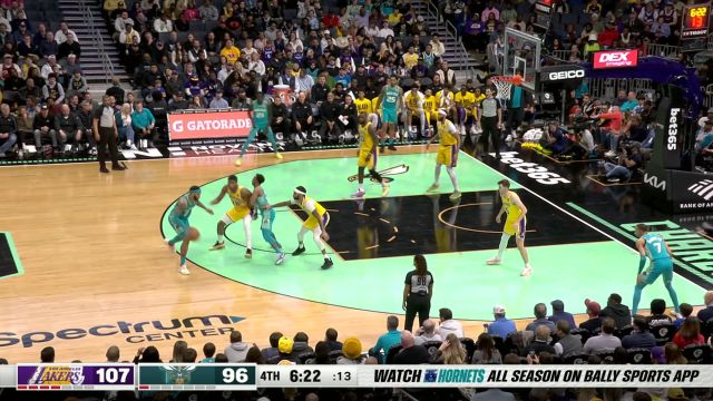 越投越自信！布里奇斯高难度撤步三分正中靶心