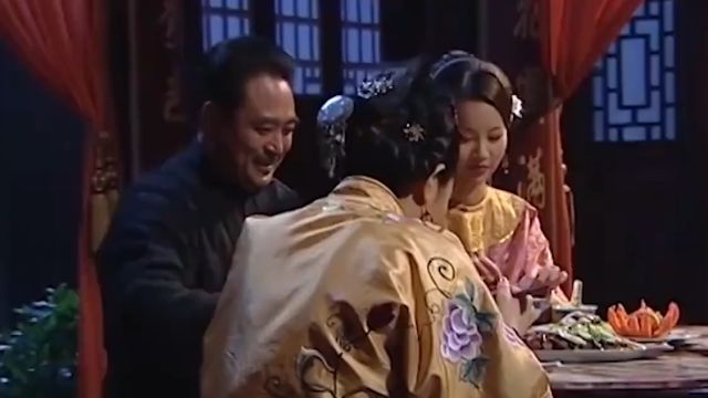 娘:三姨太饭桌得宠,二姨太立马吆唤来奶娘,好看了