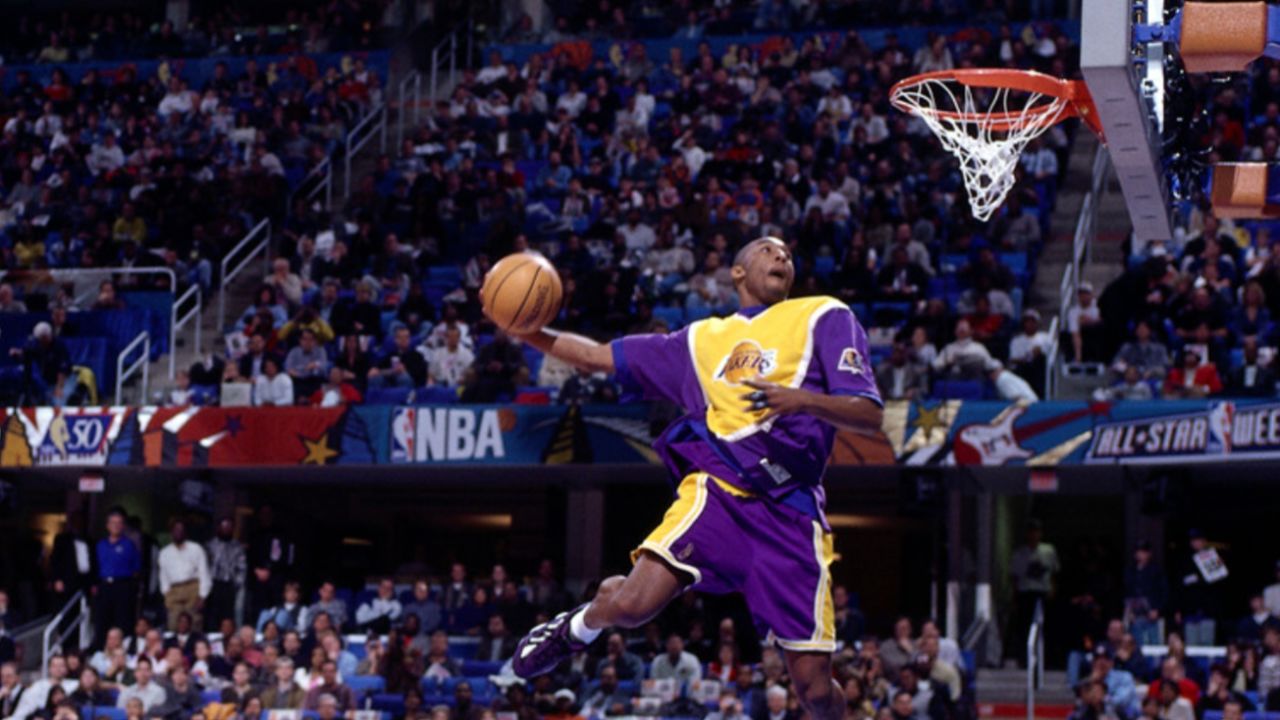 科比扣篮大赛经典,科比第一次参加扣篮大赛就获得冠军!