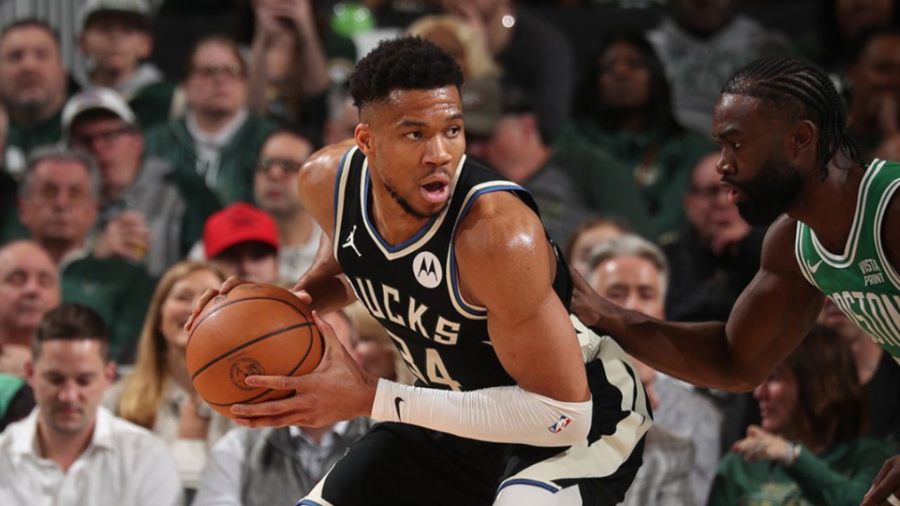 无对抗倒地!字母哥遭遇左小腿拉伤 距离季后赛开打仅剩11天