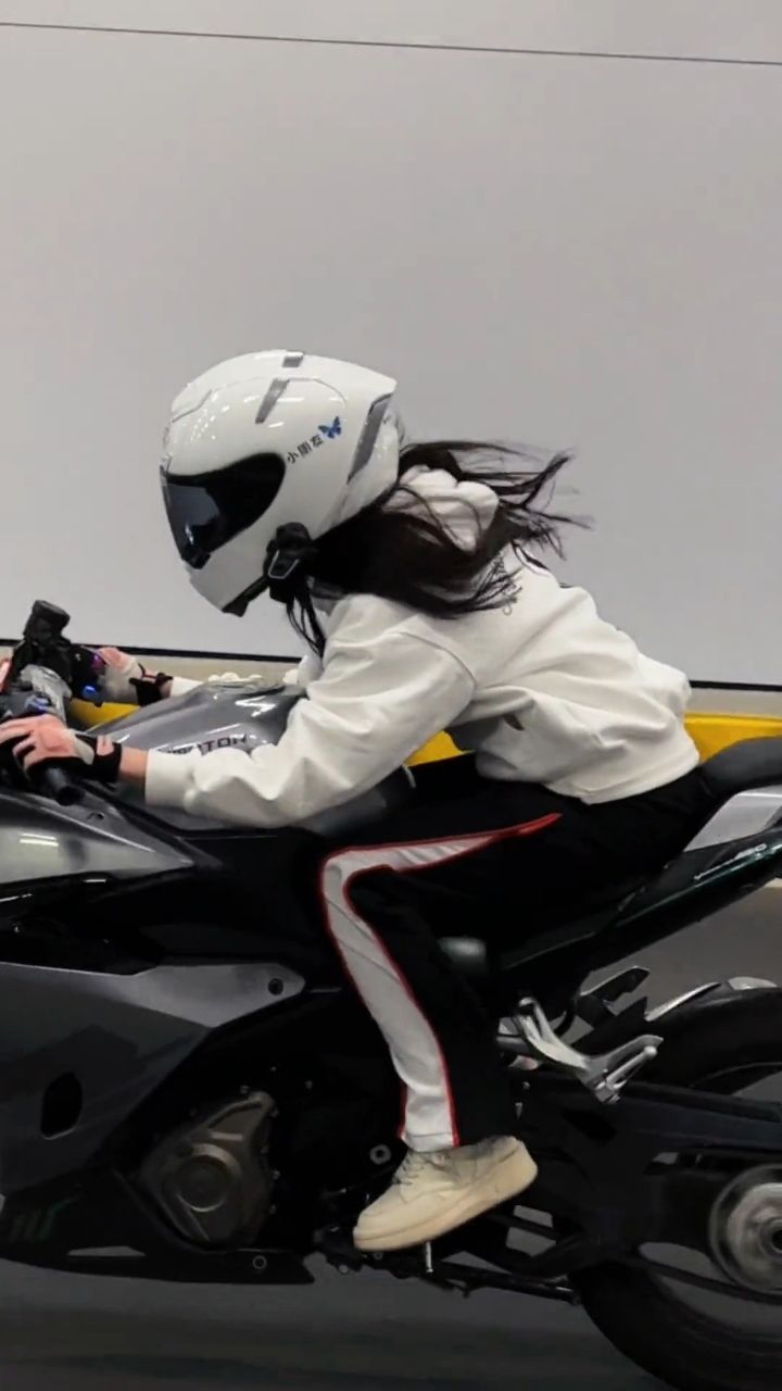 你不明白女生骑上摩托有多帅#赛450 #机车 #qjmotor