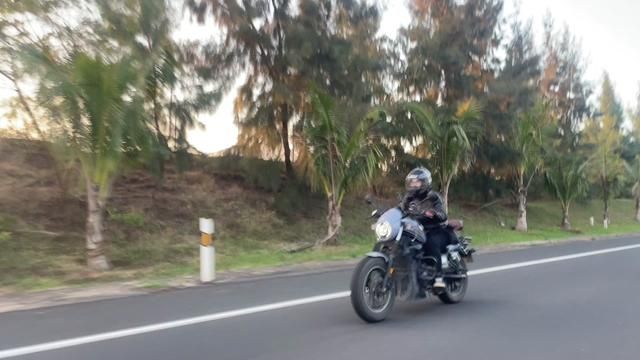 摩旅海南,文昌到三亚,途径日月湾,一路雨战,打卡机车俱乐部#摩旅故事 #旅行vlog #机车俱乐部 #香帅重机 #环岛骑行