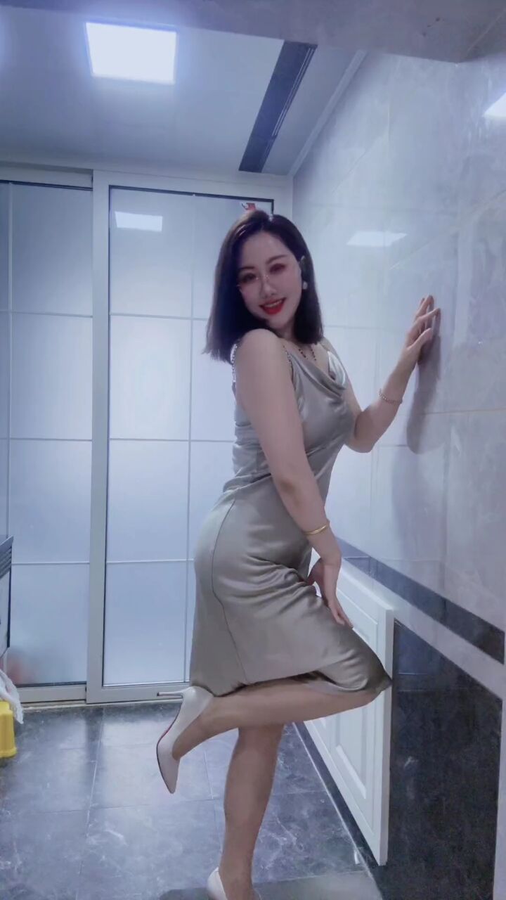 还不是要开心的过好每一天#憋住不准笑 #微胖女人 #圆润