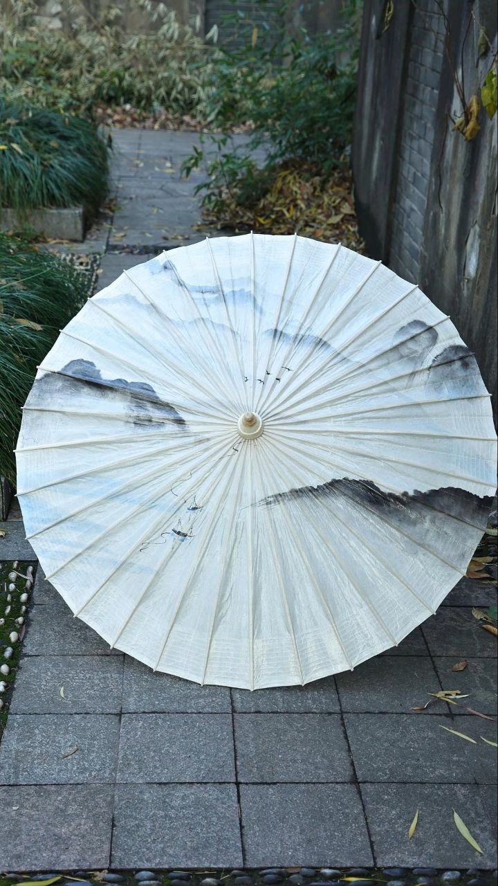 油纸伞也有自己的"春山"#油纸伞#上春山#非遗#千里江山#手工艺