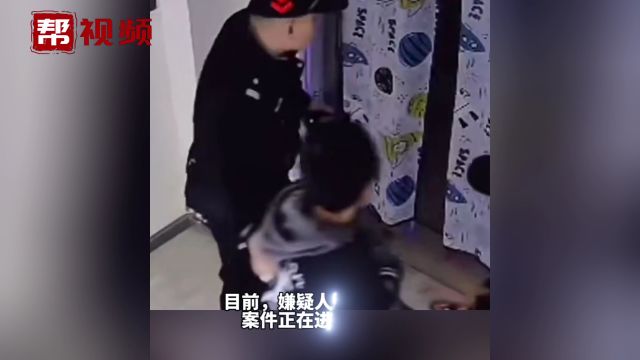 男子深夜潜入成人用品无人售货店 店长发现后立即报警将其抓获