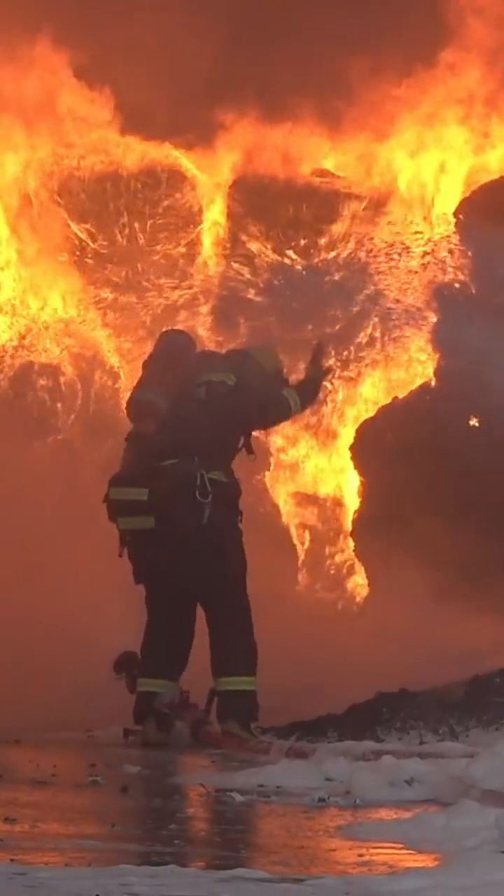 消防员平凡的一幕.