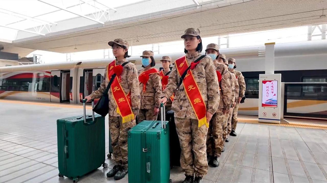 "火箭军,朝气蓬勃的我们来了!