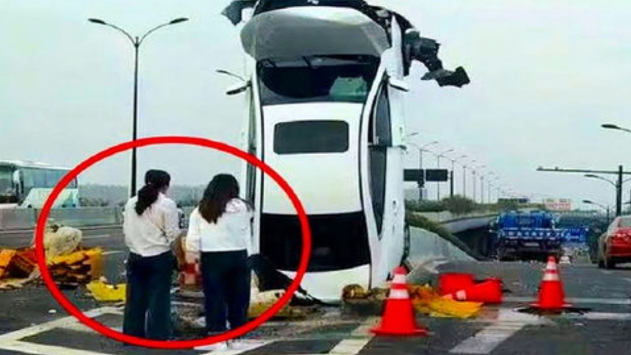 高速上路虎狂按9次喇叭请求超车,女司机就是不让,5秒后悲剧发生