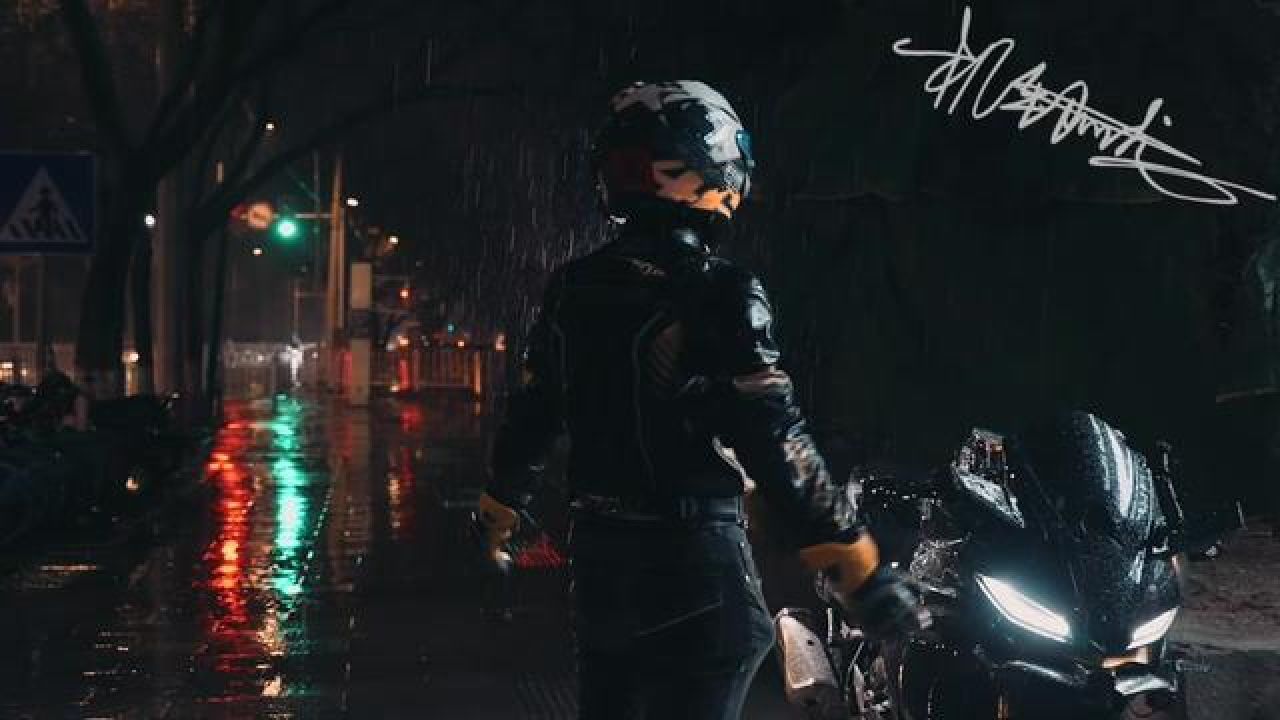 从未虚情假意 只想好好珍惜你#机车 #机车男孩 #氛围感