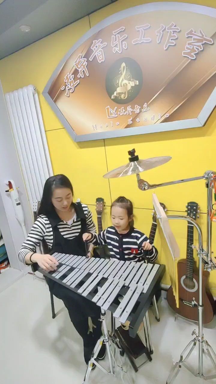 凌异音乐工作室,徐佳悦同学演奏钟琴,音树版【小星星】第一段圈1-2,钟