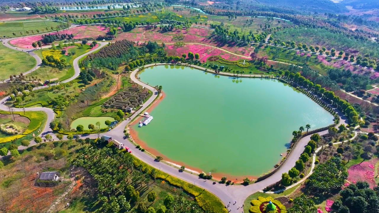 石漠"花"开:云南弥勒太平湖森林公园风光旖旎