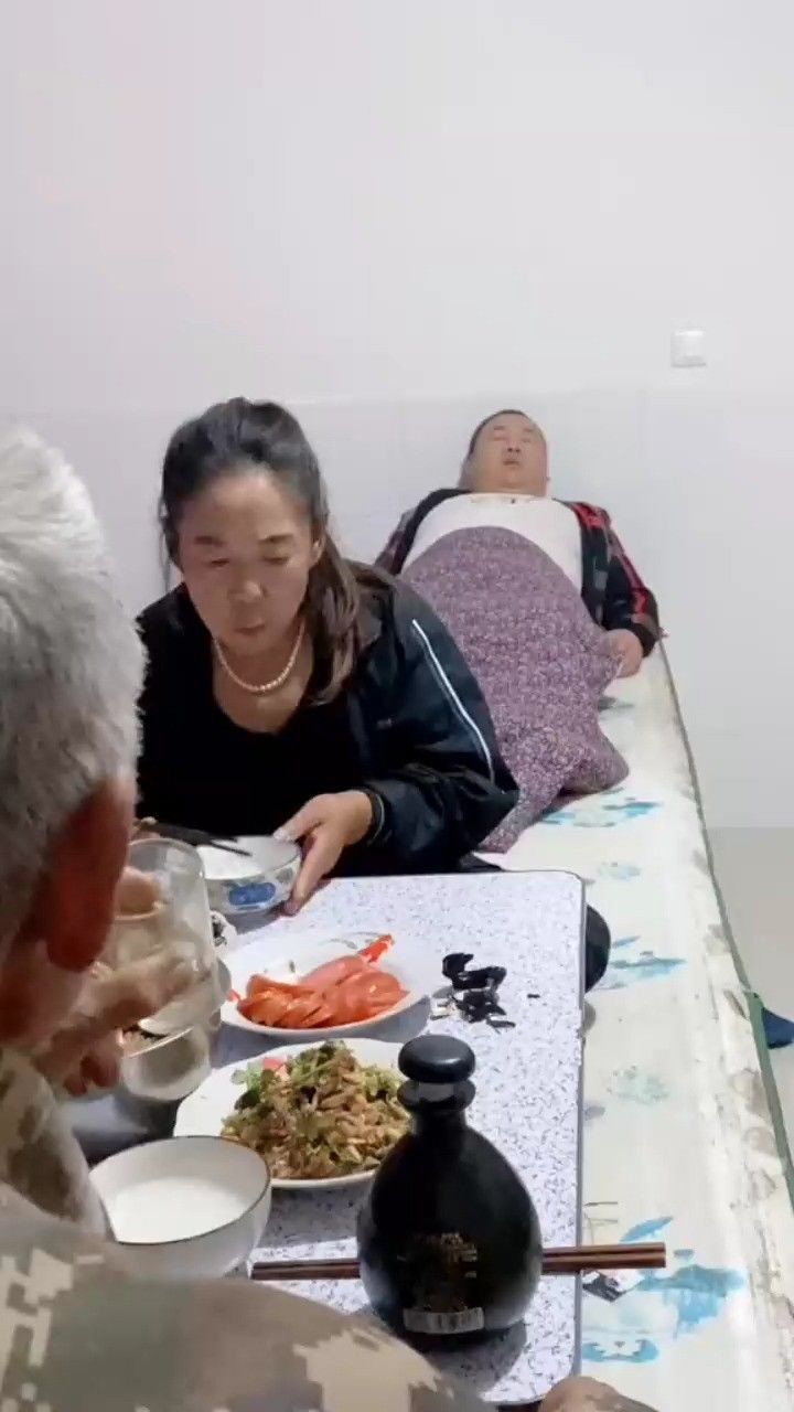 我老爸是宠妻狂魔呀!你们老两口才是真爱.我就是个意外呀!