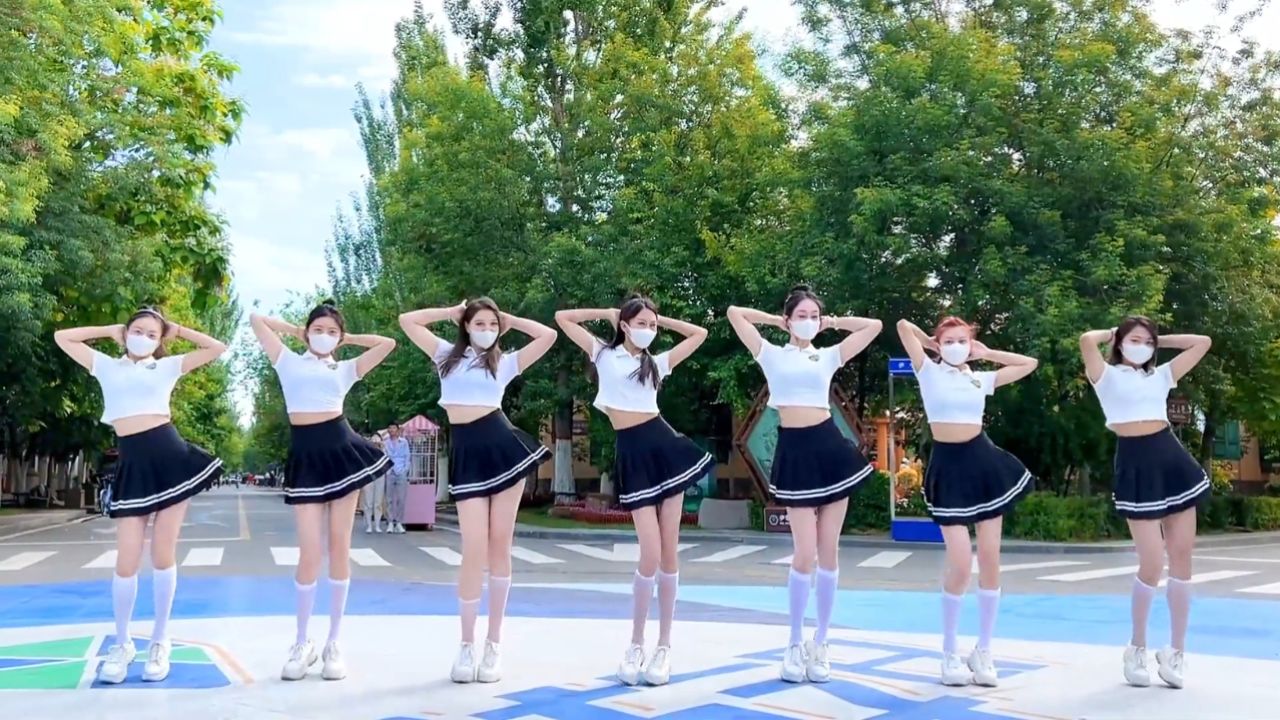 七仙女跳扭胯舞