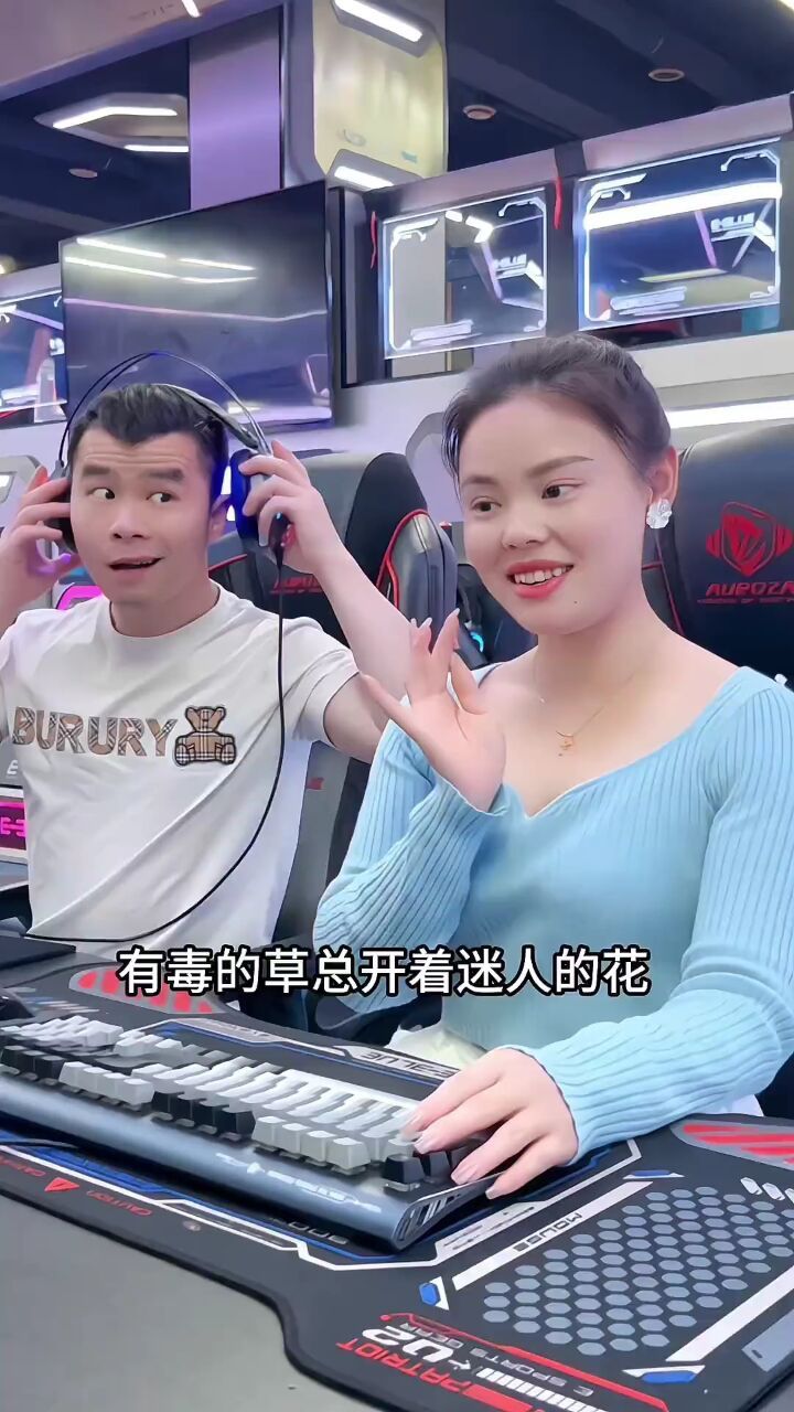 话开着迷人,这小姐姐虎牙妹也迷人