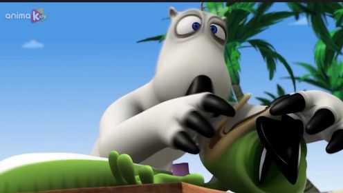 倒霉熊看见小青蛙一动不动急忙做人工呼吸抢救